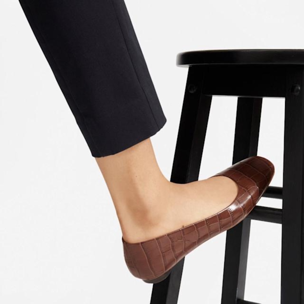 Everlane The 90's Flat Shoe RARE 100% Brown Leather Size 6.5 Croc Embossed